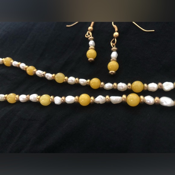 Yellow Jade, Fresh Water Pearls & Gold Necklace & Earrings Set - Picture 5 of 7